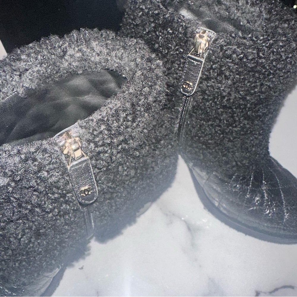 *EUC* Authentic Chanel Shearling + Leather Ankle Booties - Picture 11 of 15